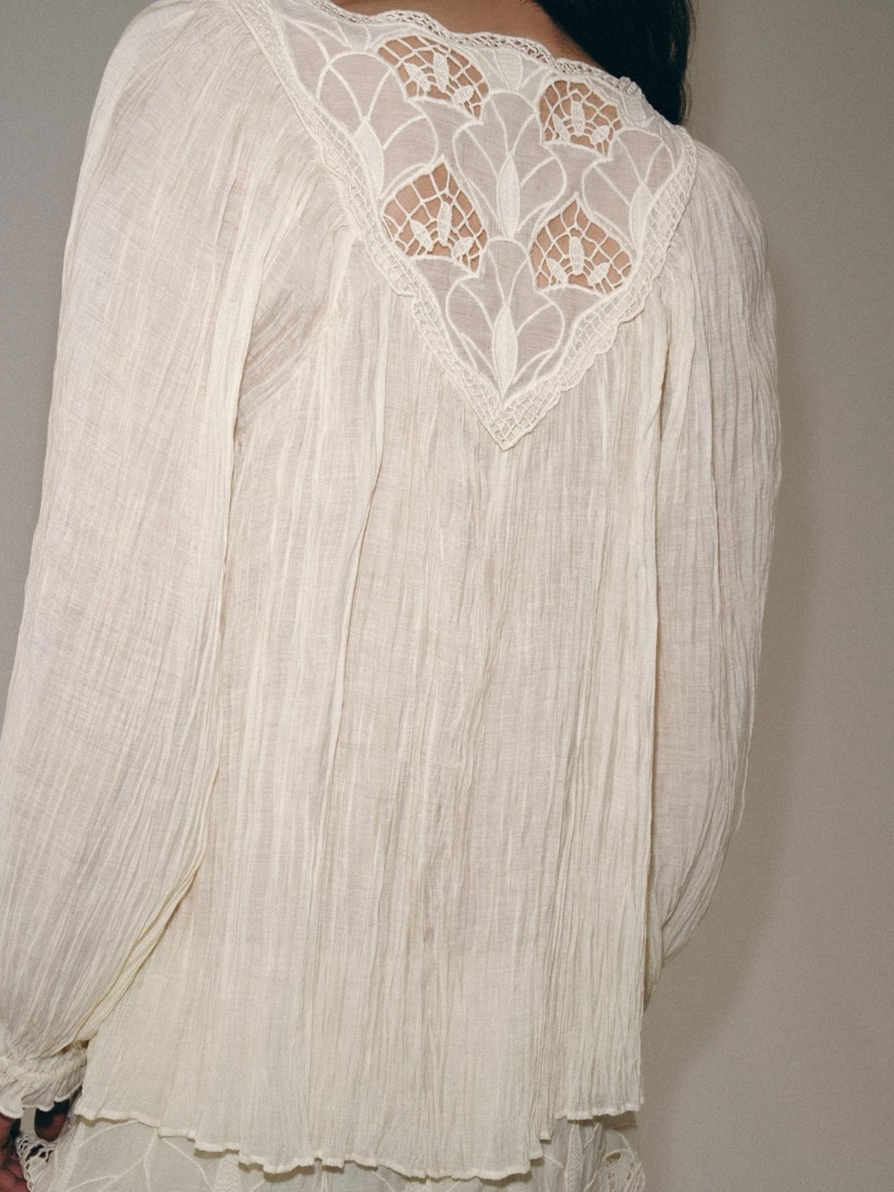 NWT Zara ZW Collection Embroidered Crinkle Blouse Ecru M - Picture 6 of 12